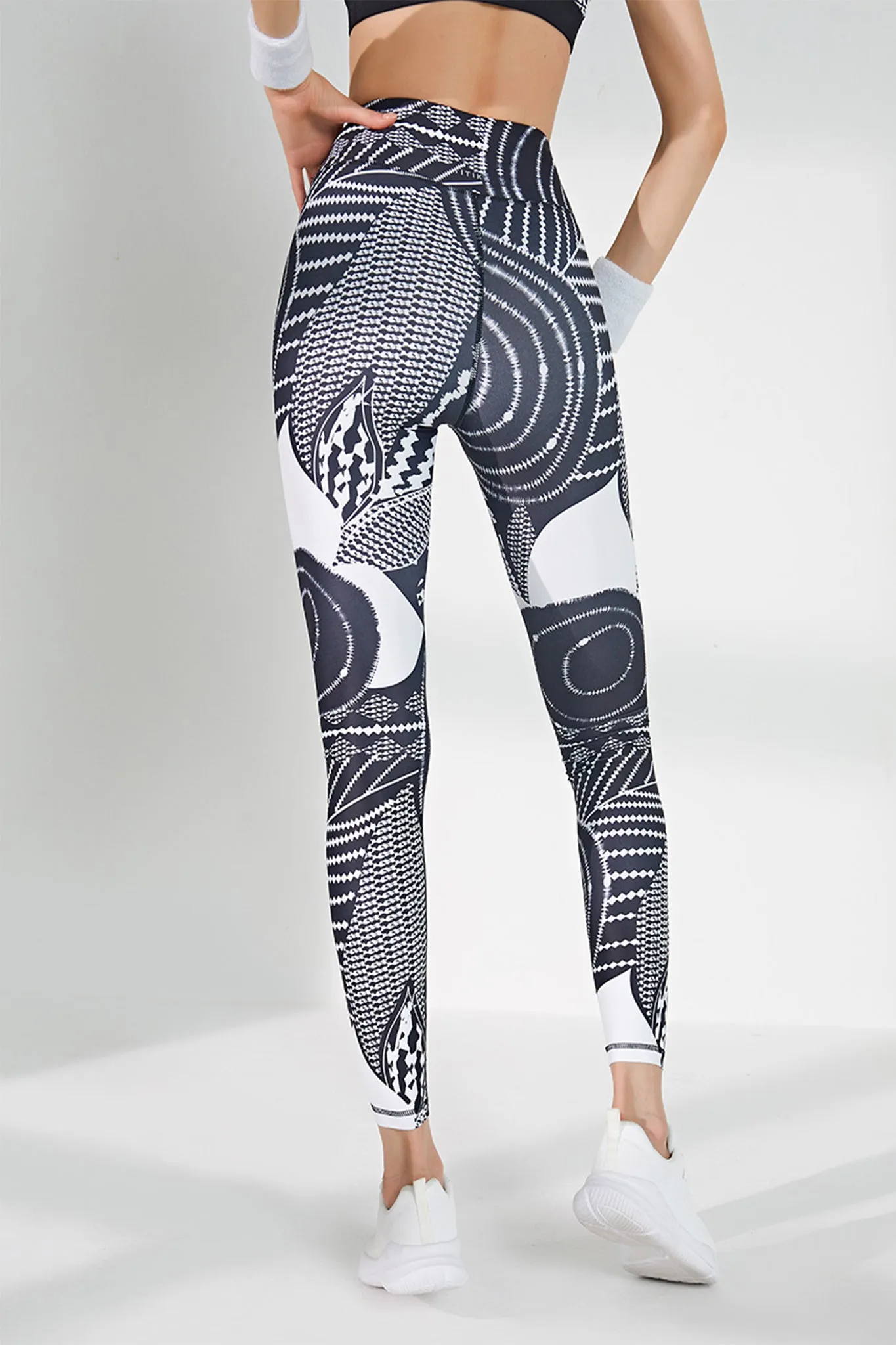 Geometric pattern leggings