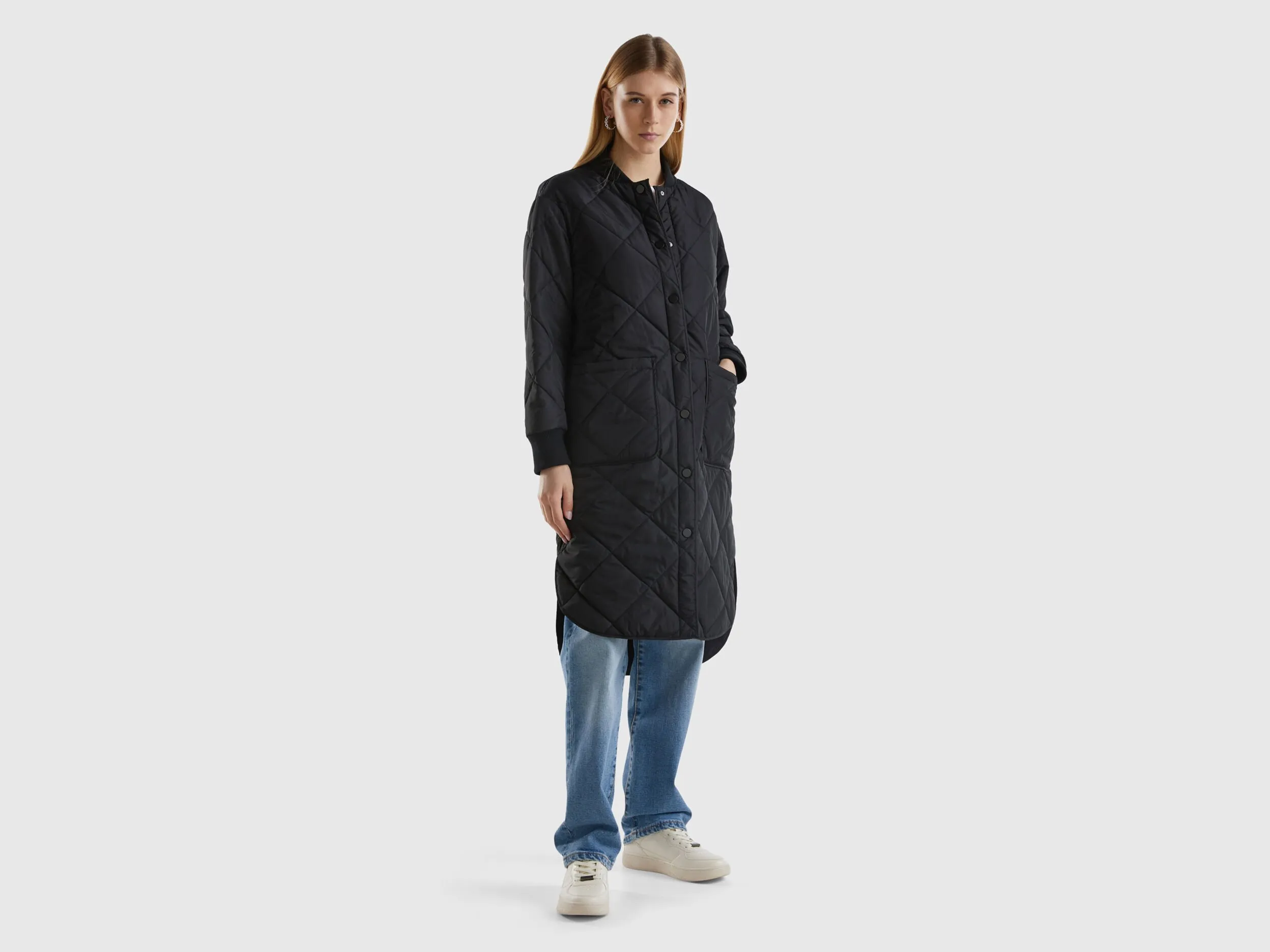 Long padded jacket with lightweight padding - Black | Benetton