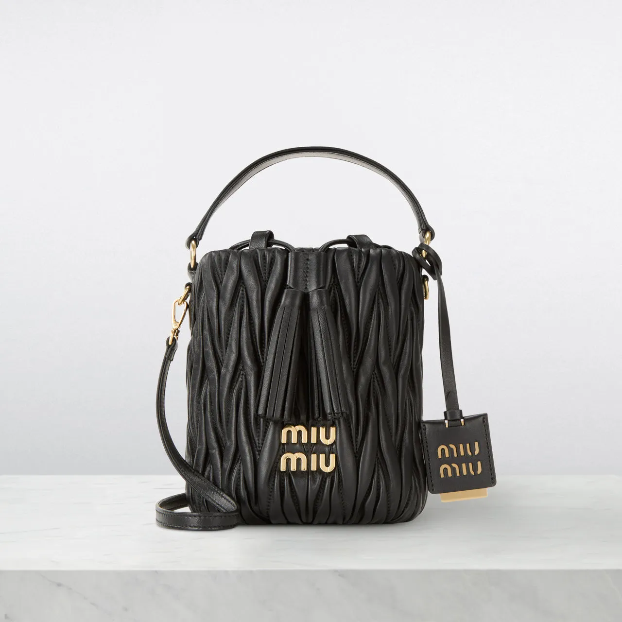 MIU MIU Matelassé Bucket Crossbody Bag - Nero