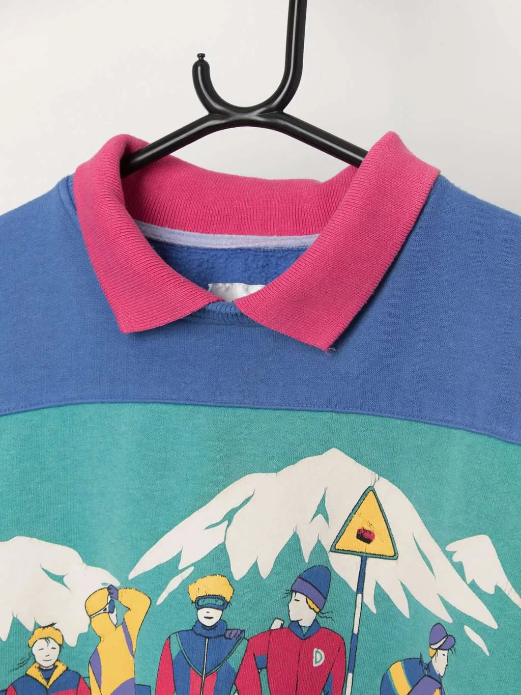 Vintage 80s ski theme collared sweatshirt in blue and pink – Medium / Large