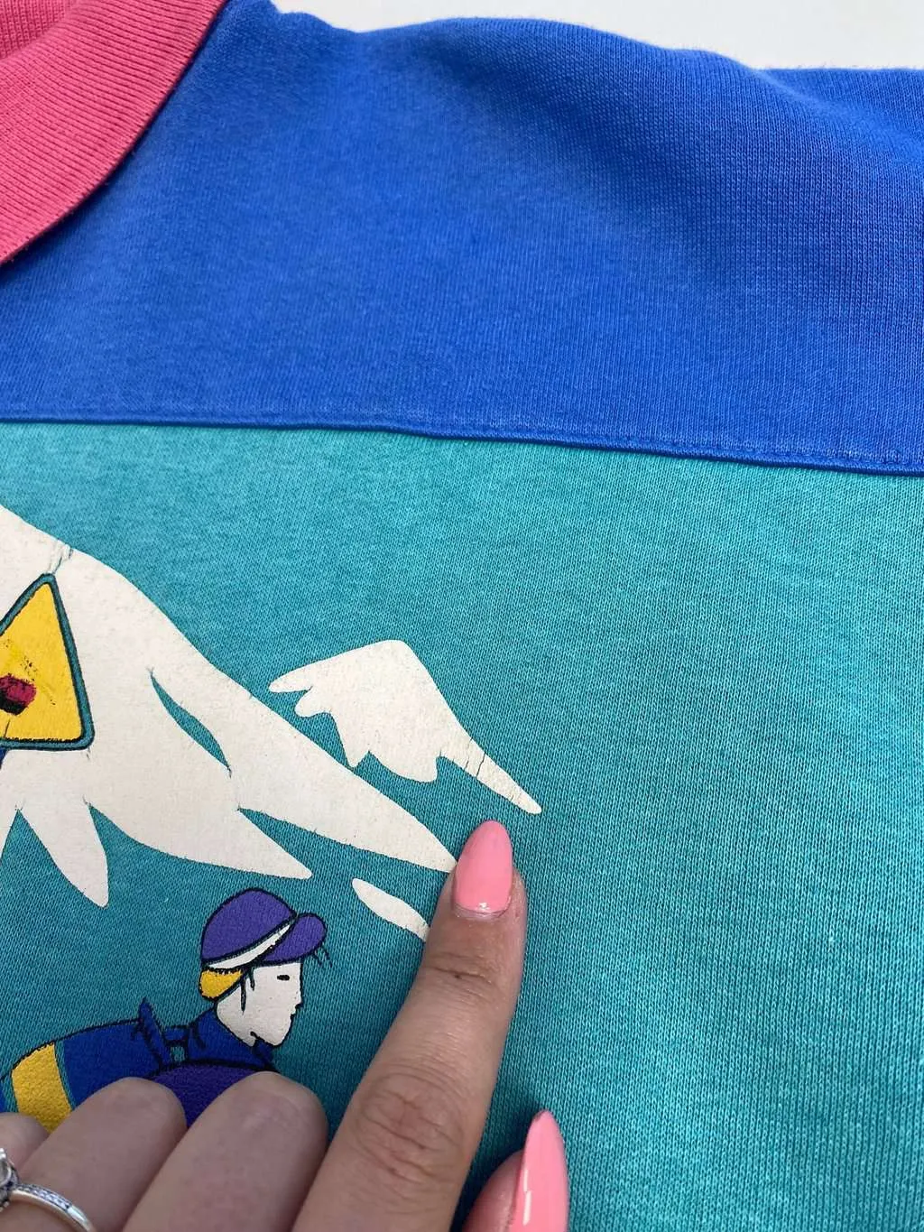 Vintage 80s ski theme collared sweatshirt in blue and pink – Medium / Large